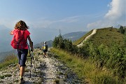 50 Il sent. 594 corre sulla 'linea taglia-fuoco' tra Bracca di Val Serina e S. Pellegrino di Val Brembana